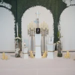 Urne weisse Podeste 02