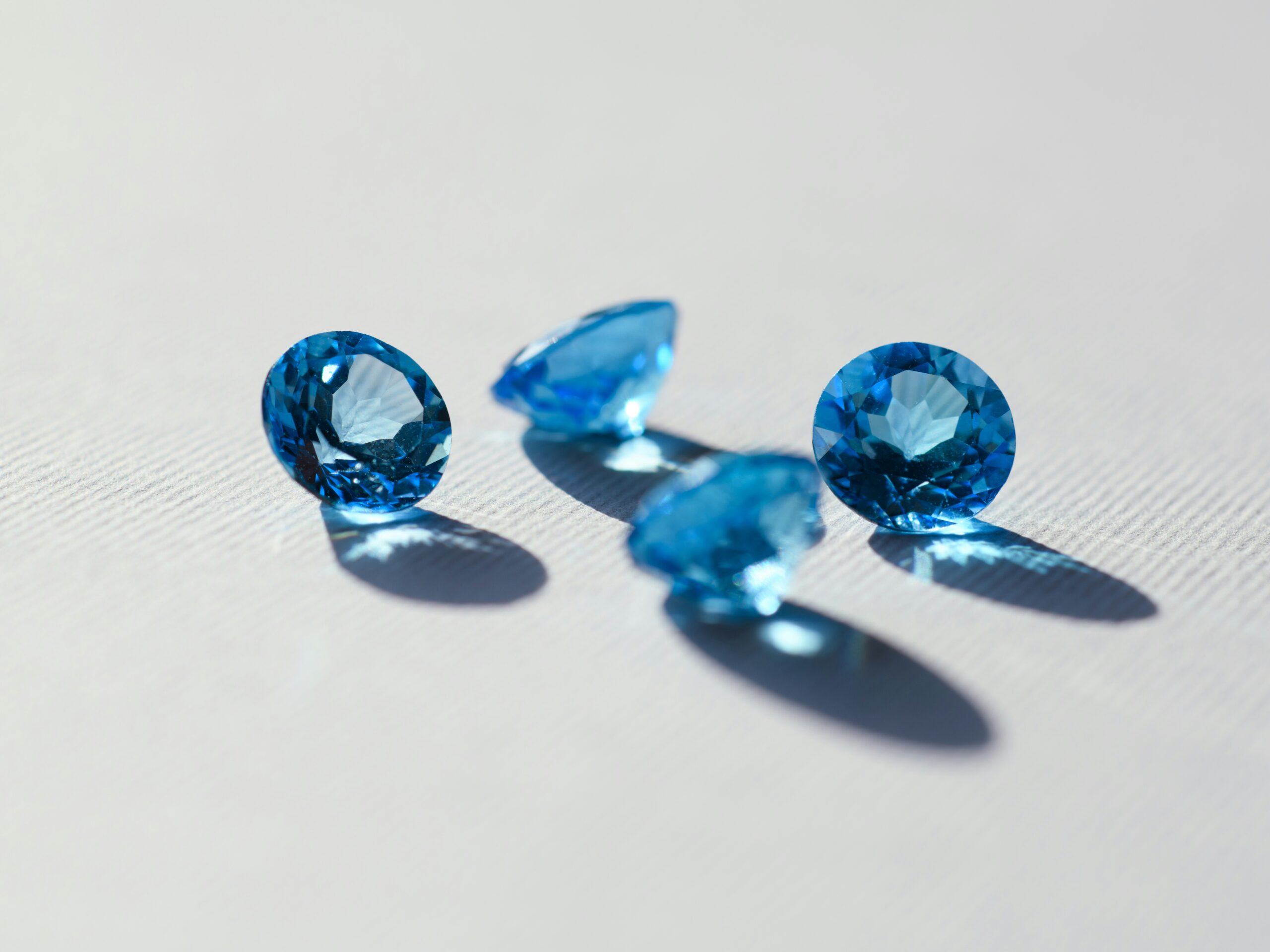 Diamantbestattung Bestattung Ried Edelstein blau scaled 2