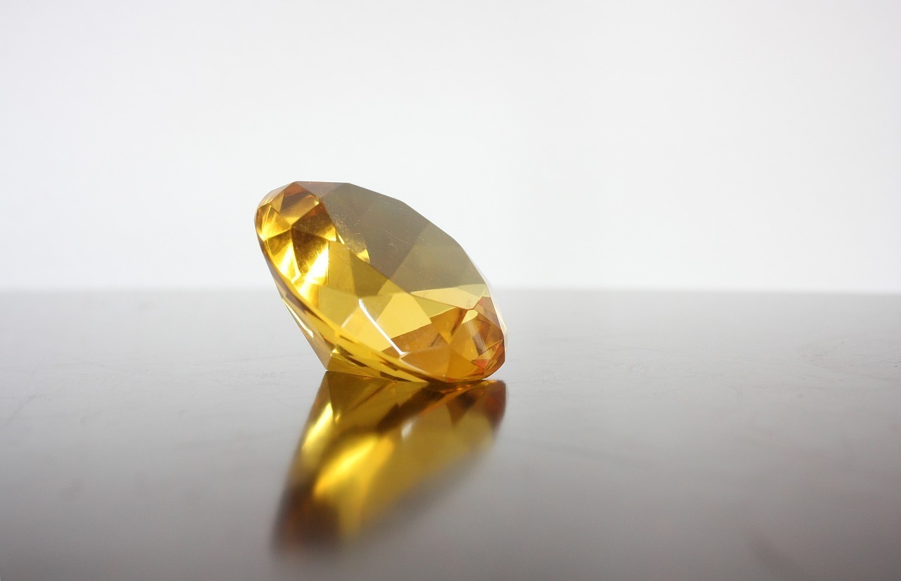 Diamantbestattung Bestattung Ried Edelstein gelb
